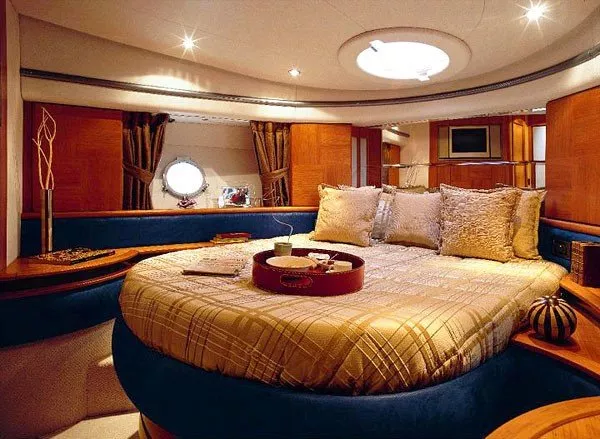 https://dev-api.arconyachts.com/storage/media/32390/conversions/152_8019227065-optimize.webp