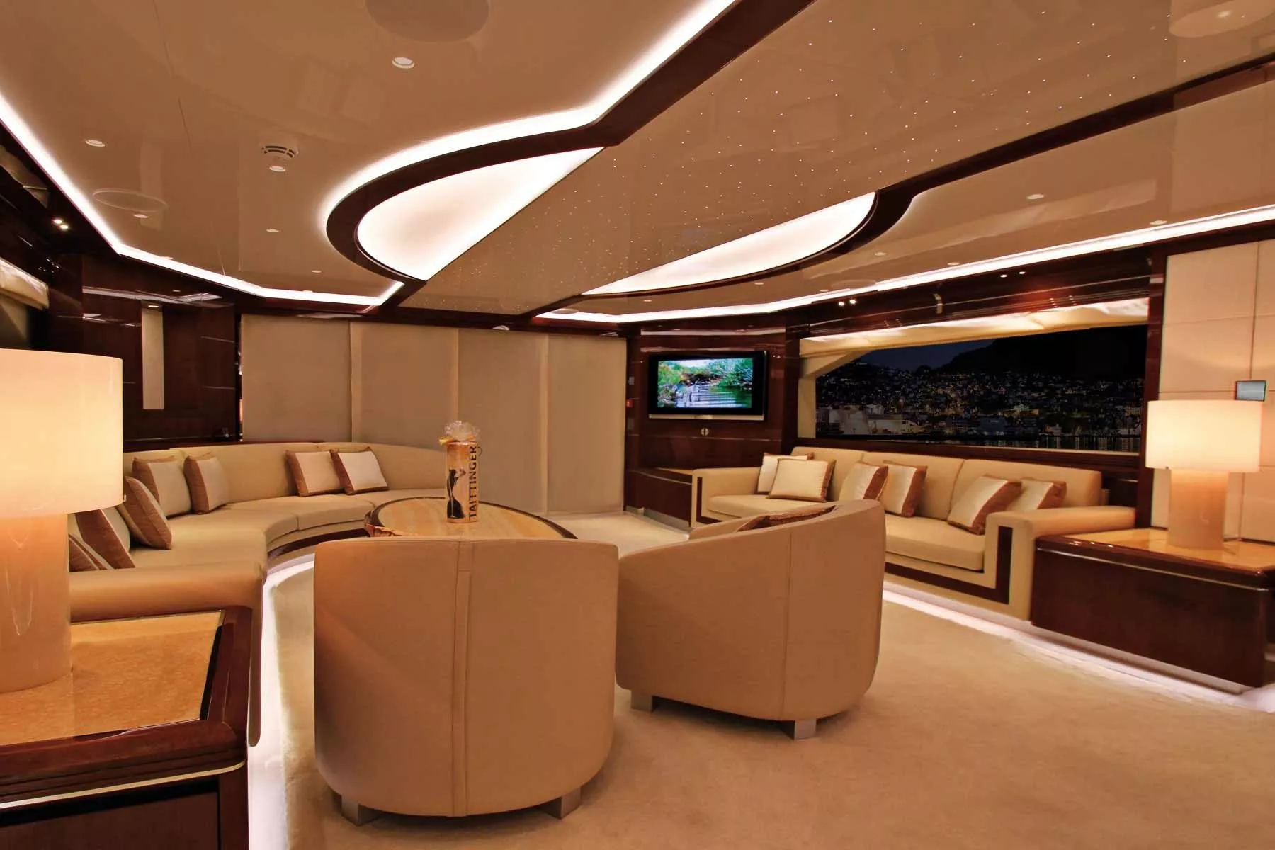 https://dev-api.arconyachts.com/storage/media/32398/conversions/151_5231026922-optimize.webp