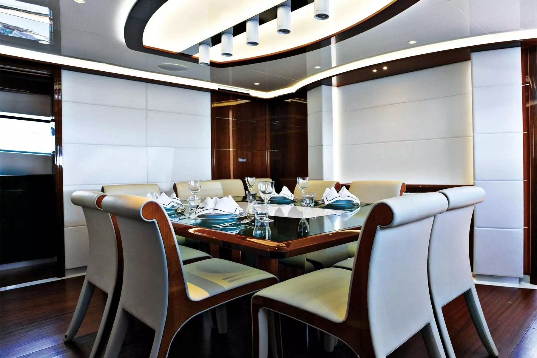 https://dev-api.arconyachts.com/storage/media/32399/conversions/151_8237456931-optimize.webp