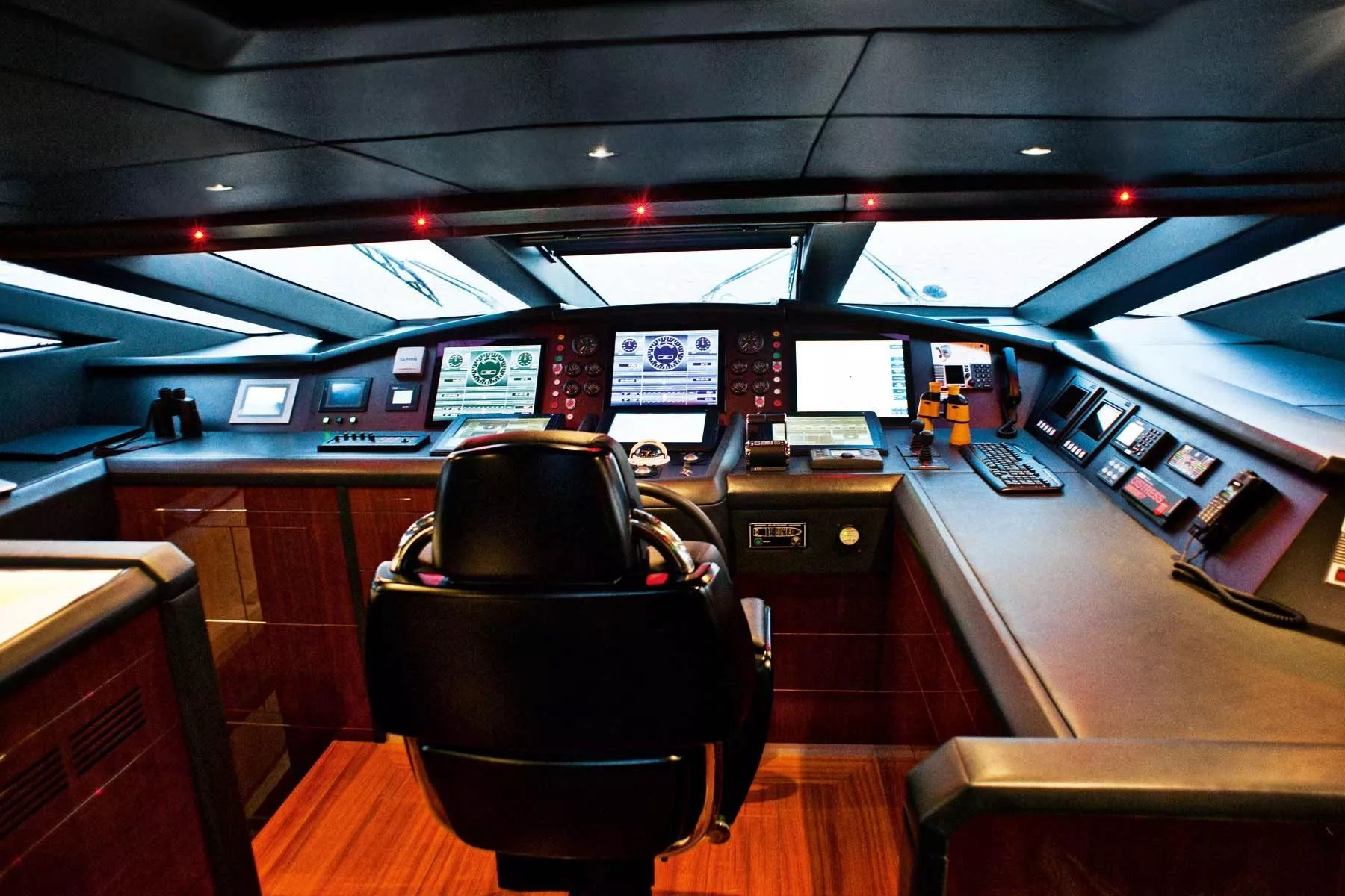 https://dev-api.arconyachts.com/storage/media/32403/conversions/151_2243357035-optimize.webp
