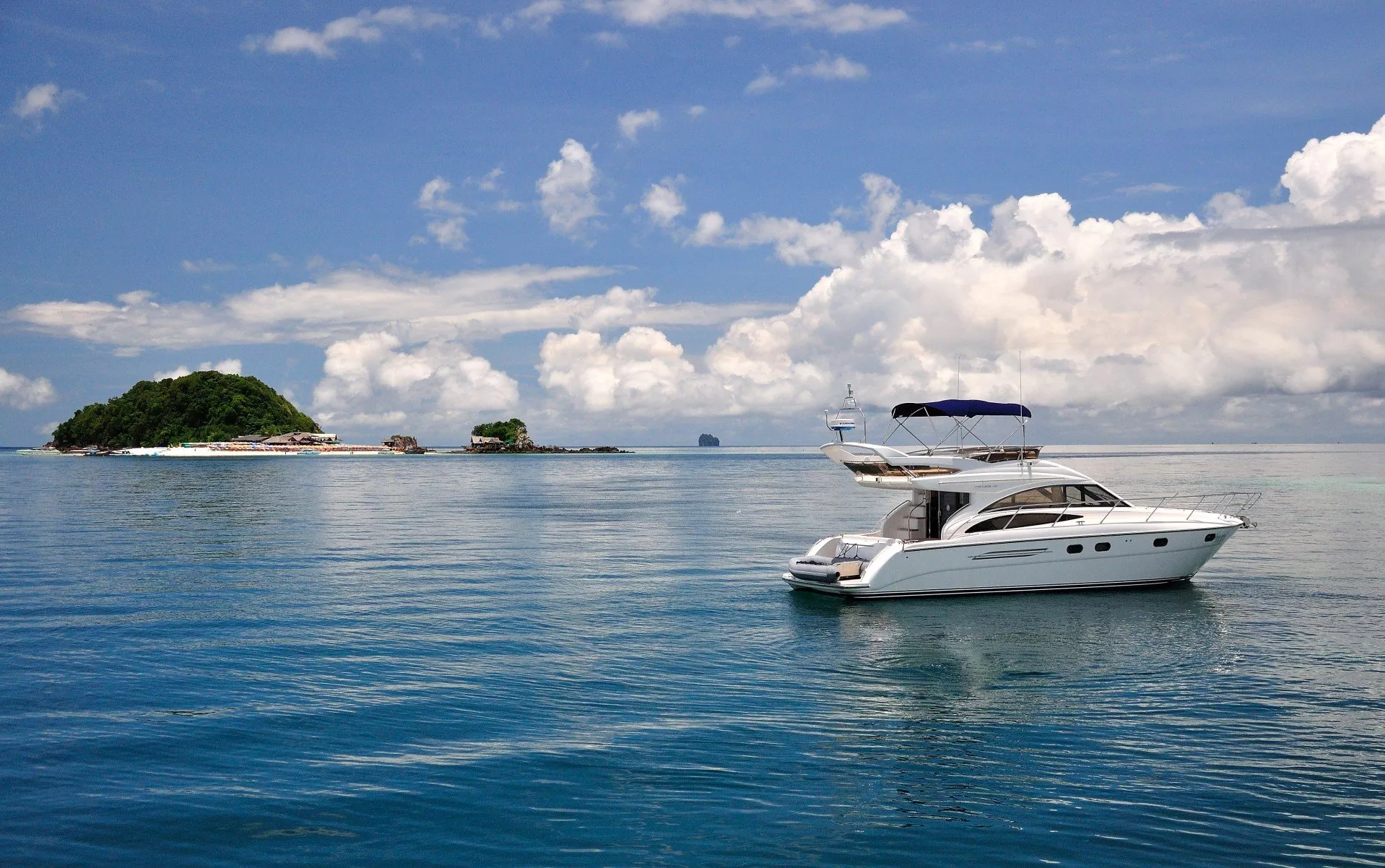 https://dev-api.arconyachts.com/storage/media/32487/conversions/139_5281425709-optimize.webp