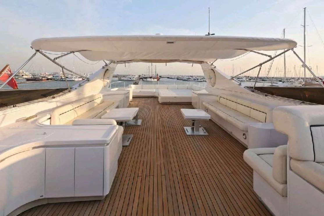 https://dev-api.arconyachts.com/storage/media/32527/conversions/135_1468190126-optimize.webp