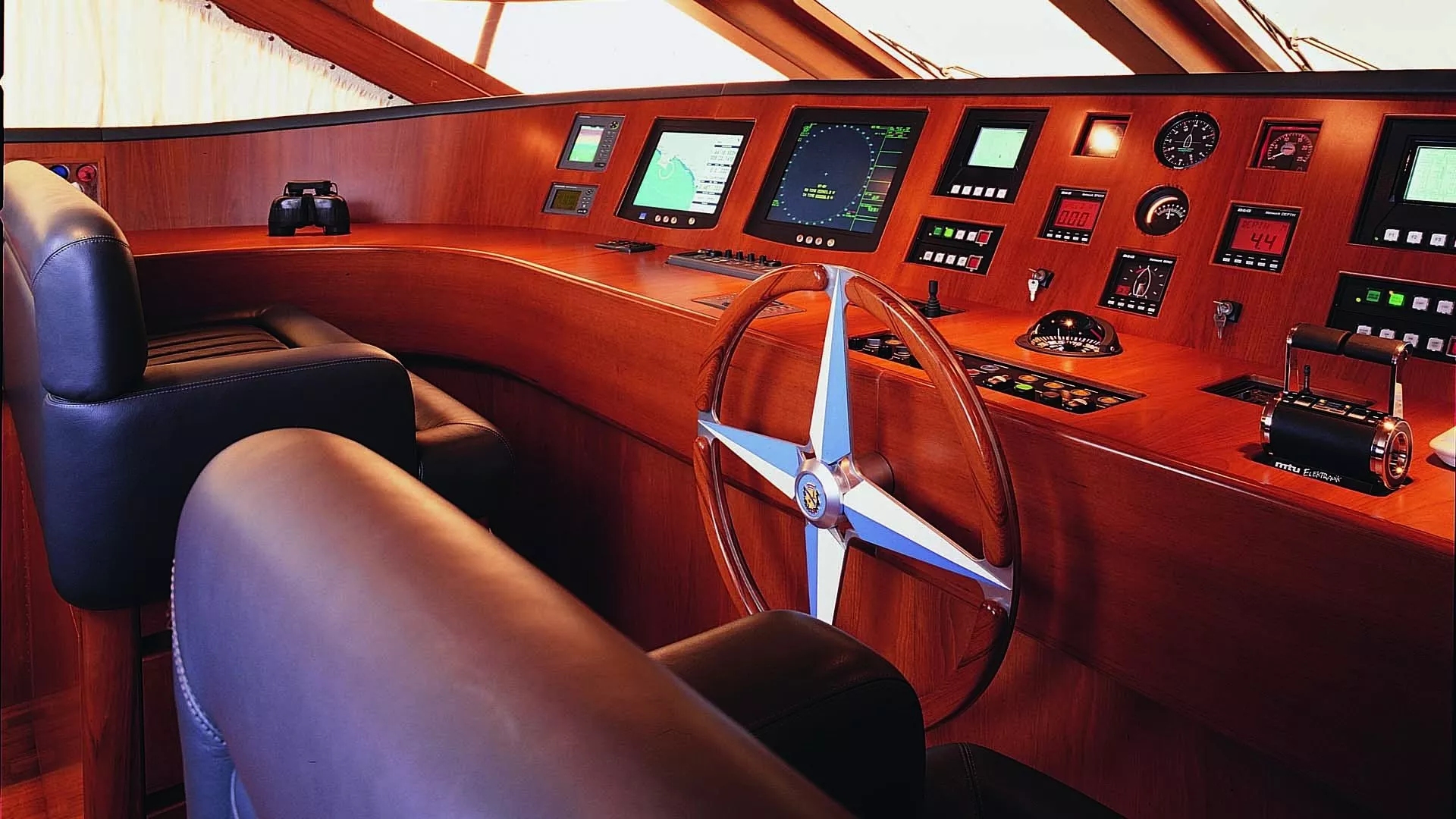 https://dev-api.arconyachts.com/storage/media/32528/conversions/135_0385235888-optimize.webp