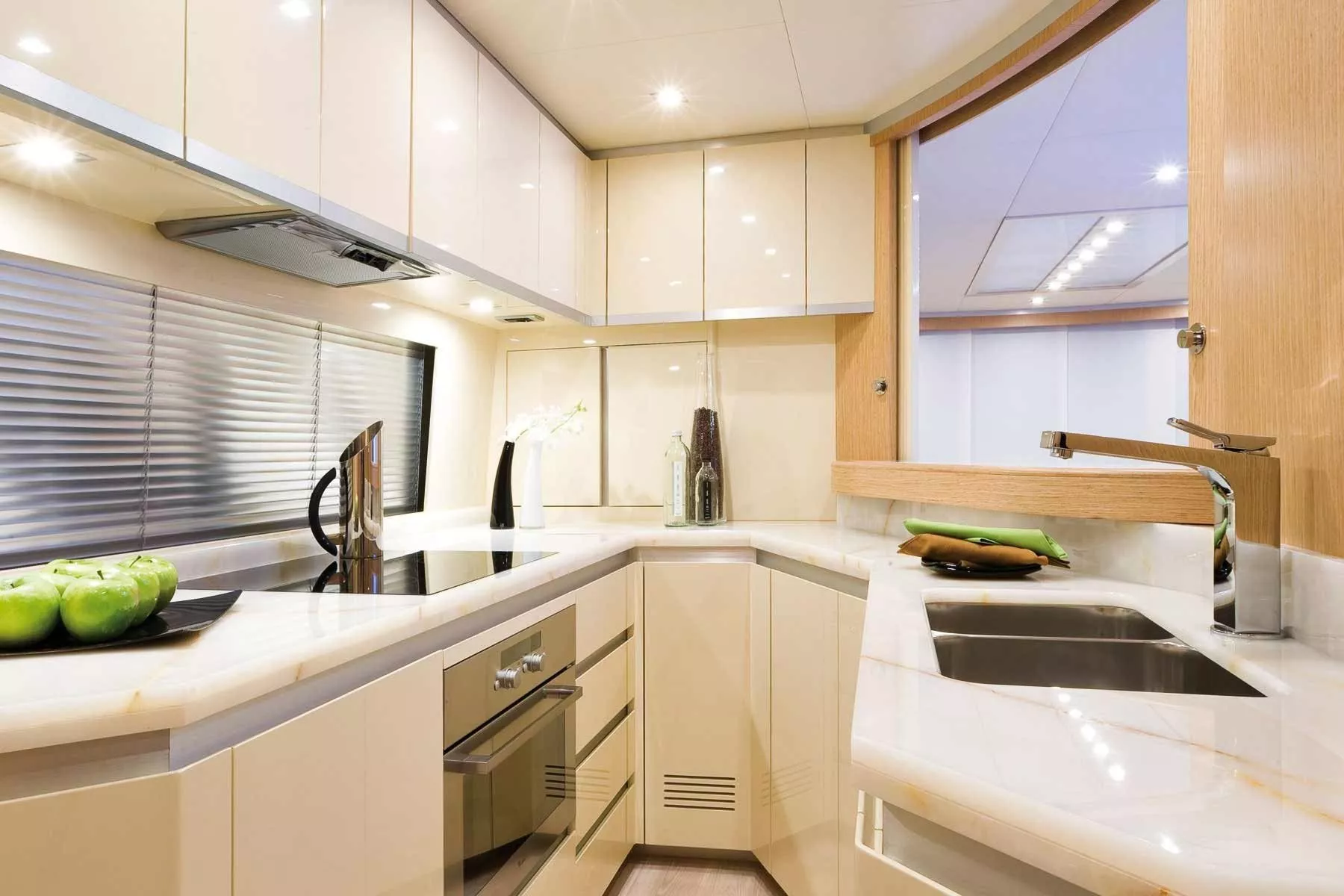 https://dev-api.arconyachts.com/storage/media/32541/conversions/133_1410348723-optimize.webp