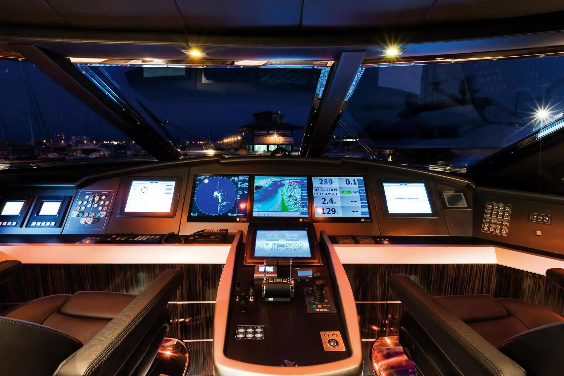 https://dev-api.arconyachts.com/storage/media/32551/conversions/132_5289117790-optimize.webp