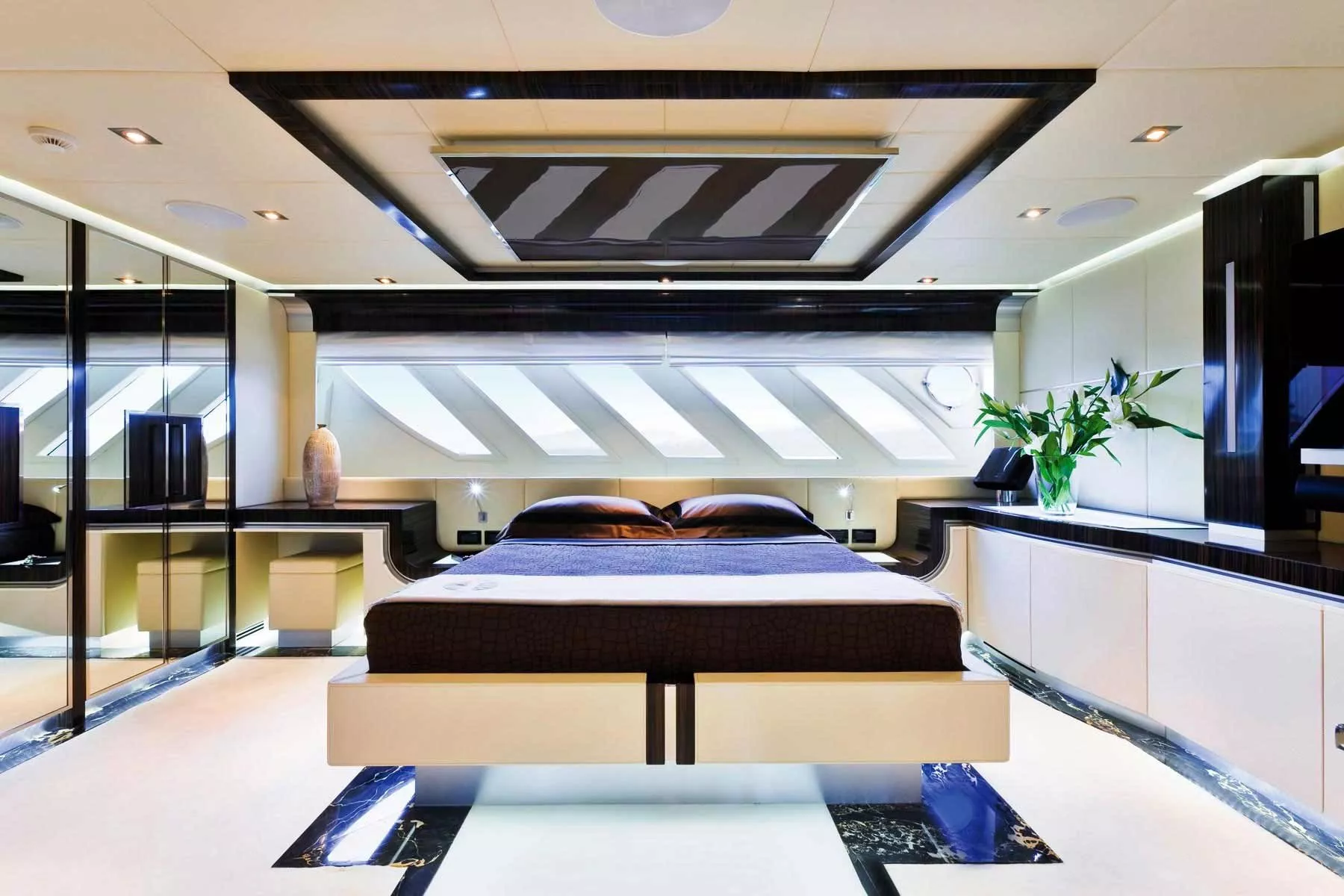 https://dev-api.arconyachts.com/storage/media/32552/conversions/132_2693933758-optimize.webp