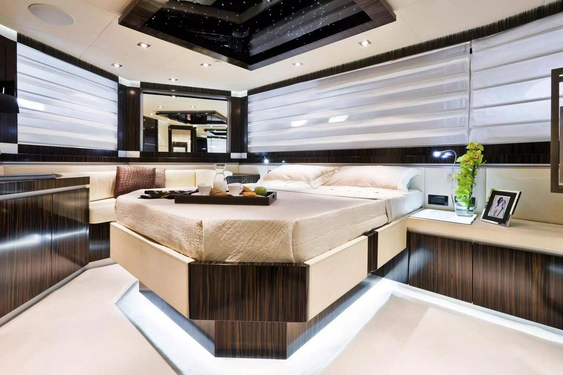 https://dev-api.arconyachts.com/storage/media/32553/conversions/132_3144405045-optimize.webp
