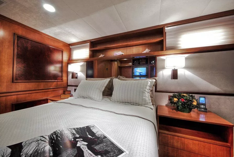 https://dev-api.arconyachts.com/storage/media/32561/conversions/130_8328360562-optimize.webp