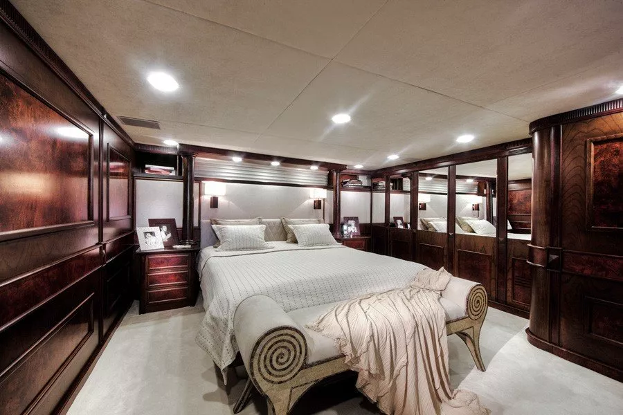 https://dev-api.arconyachts.com/storage/media/32562/conversions/130_7726044034-optimize.webp