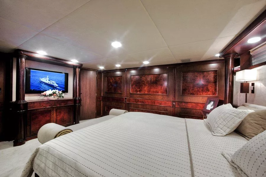 https://dev-api.arconyachts.com/storage/media/32563/conversions/130_8700340903-optimize.webp