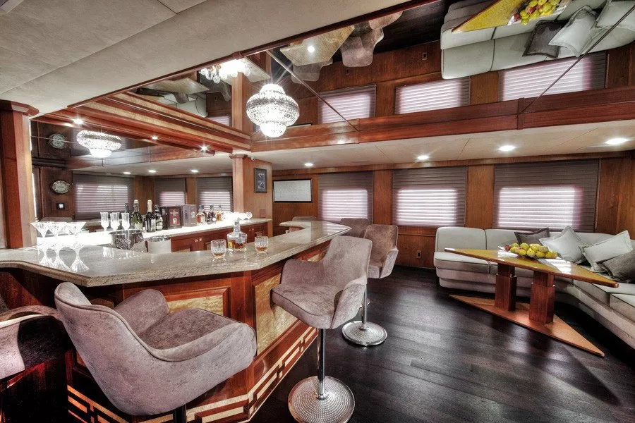 https://dev-api.arconyachts.com/storage/media/32564/conversions/130_2893187493-optimize.webp