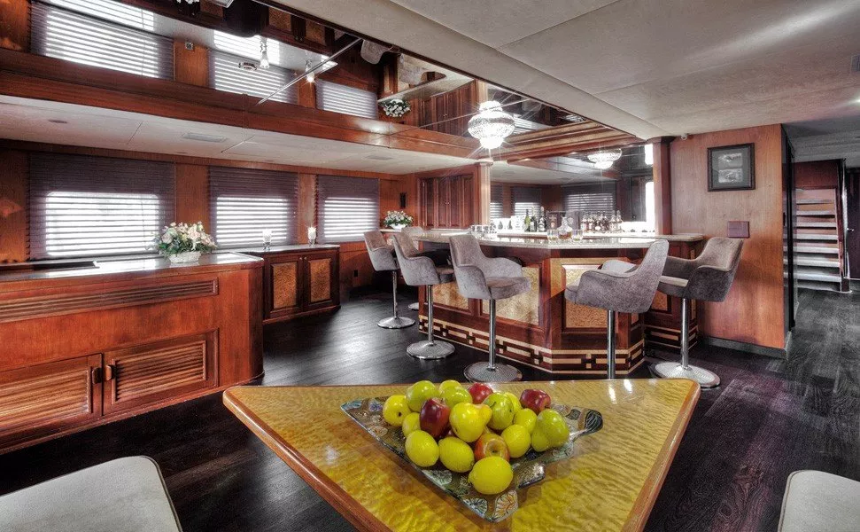 https://dev-api.arconyachts.com/storage/media/32565/conversions/130_1070083461-optimize.webp