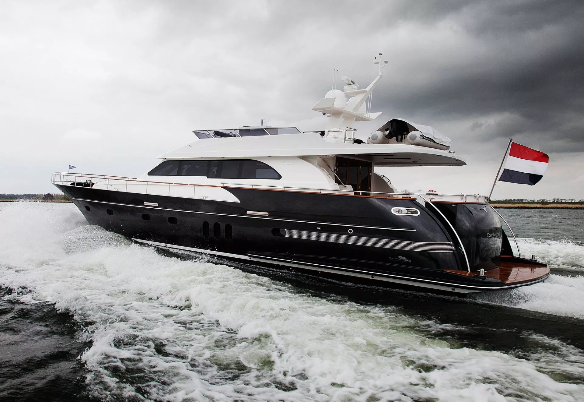 Wim Van Der Valk Continental II Flybridge 23.00