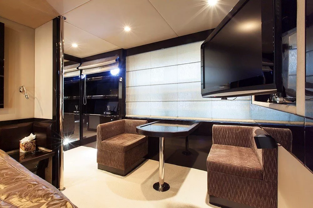 https://dev-api.arconyachts.com/storage/media/32864/conversions/11-optimize.webp