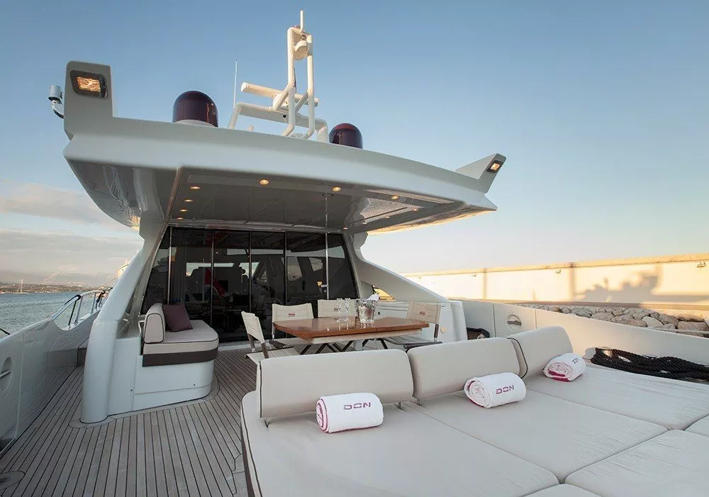 https://dev-api.arconyachts.com/storage/media/32871/conversions/17-optimize.webp