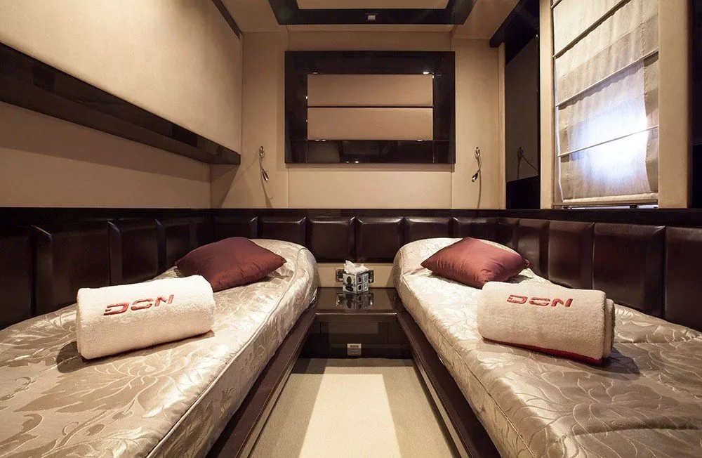 https://dev-api.arconyachts.com/storage/media/32877/conversions/5-optimize.webp