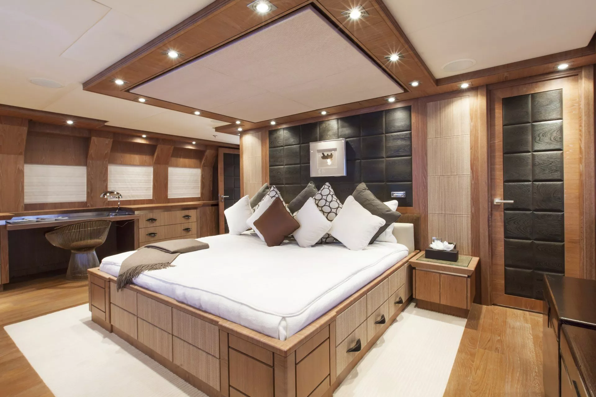 https://dev-api.arconyachts.com/storage/media/33043/conversions/IMG_1995-optimize.webp