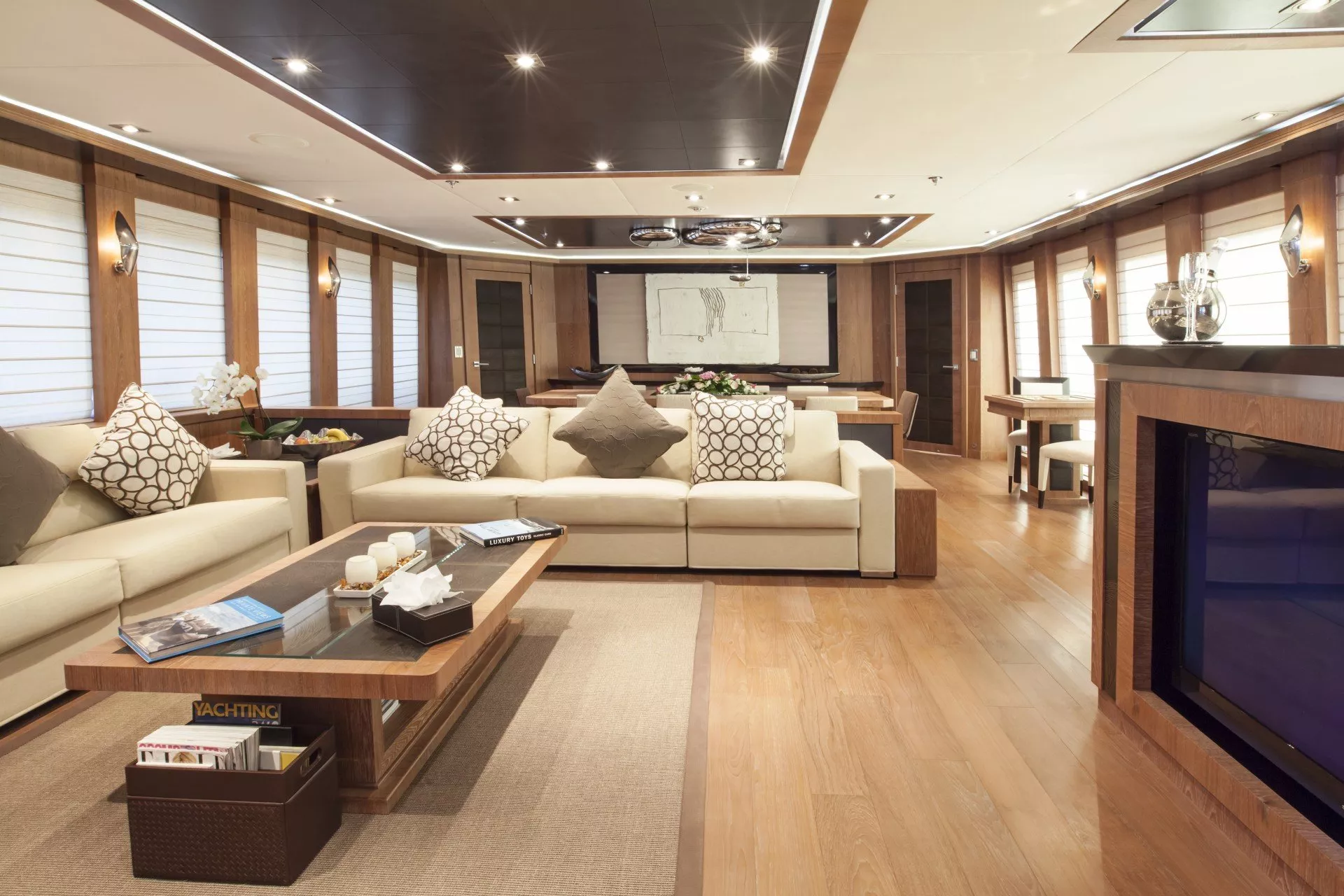 https://dev-api.arconyachts.com/storage/media/33055/conversions/IMG_2031-optimize.webp