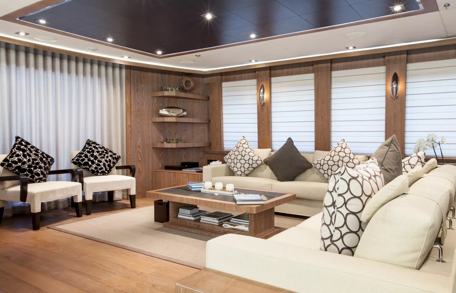https://dev-api.arconyachts.com/storage/media/33059/conversions/IMG_2019-optimize.webp