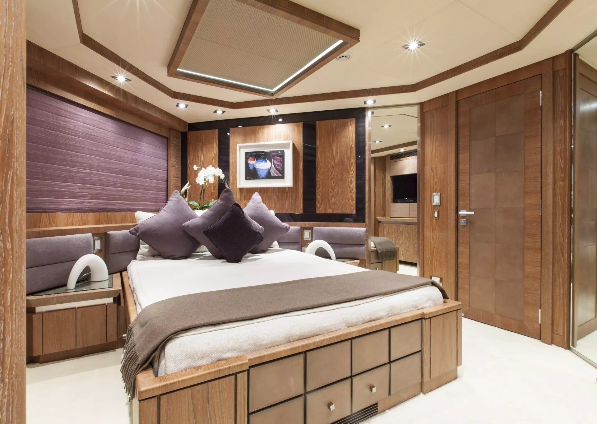 https://dev-api.arconyachts.com/storage/media/33060/conversions/IMG_1977-optimize.webp