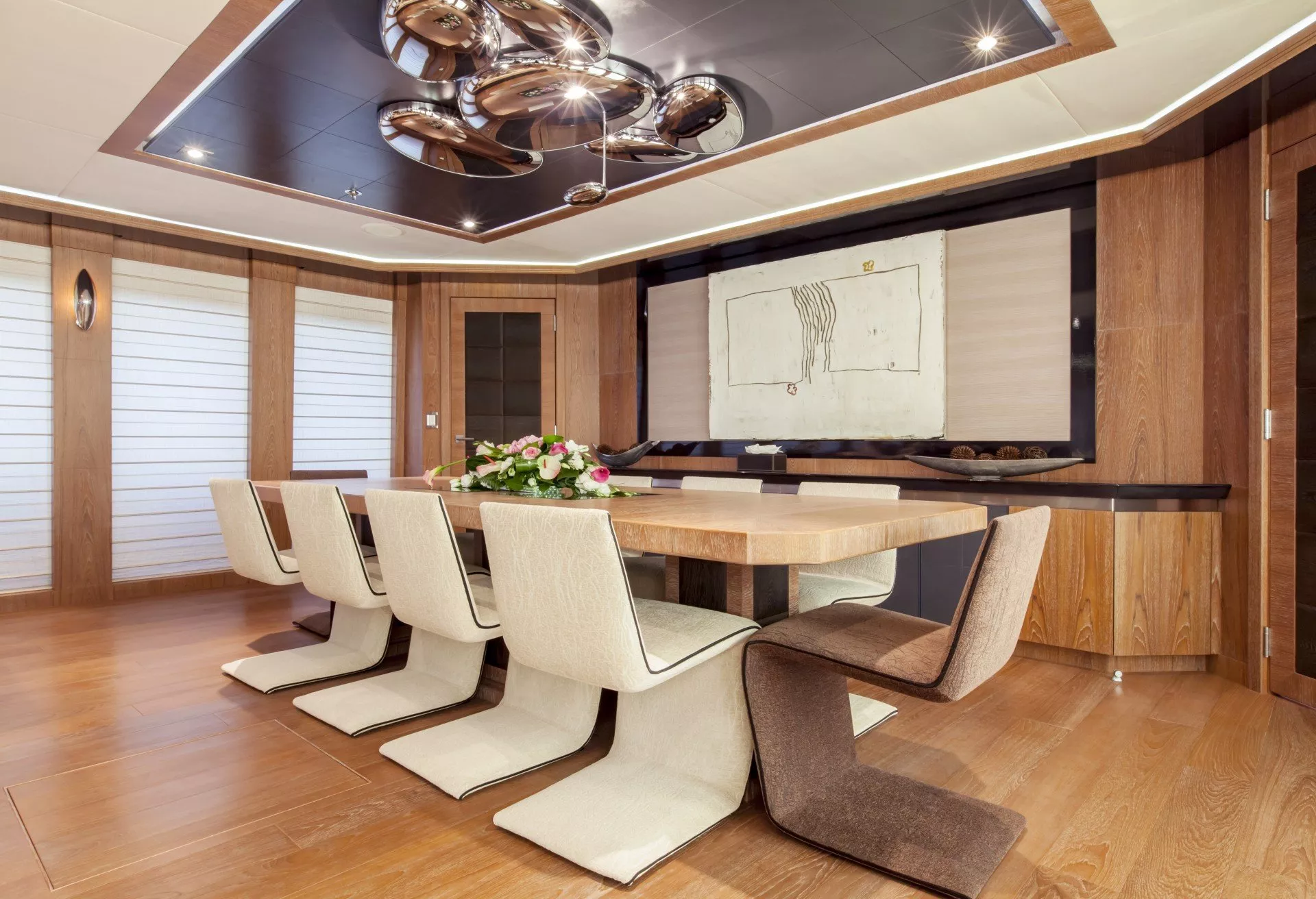 https://dev-api.arconyachts.com/storage/media/33061/conversions/IMG_2017-optimize.webp