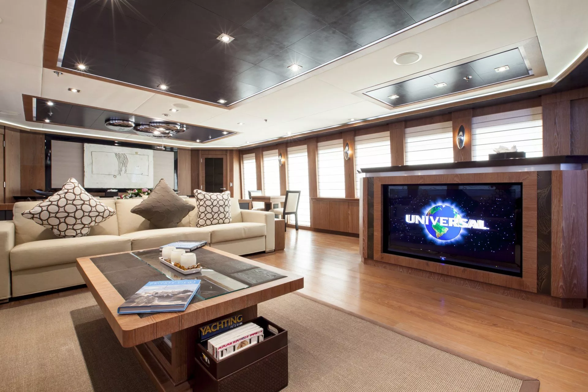https://dev-api.arconyachts.com/storage/media/33063/conversions/IMG_2014-optimize.webp