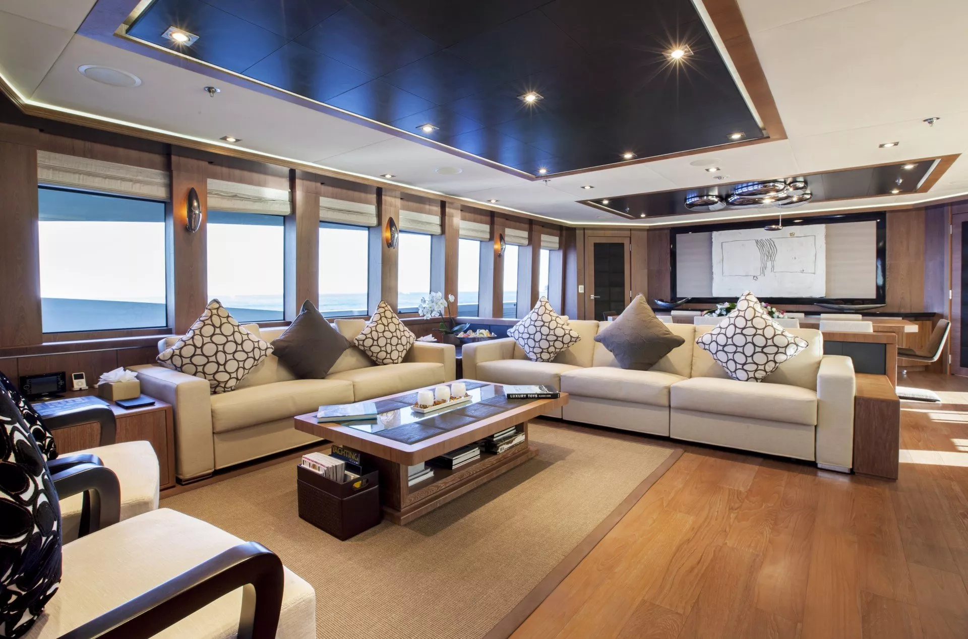 https://dev-api.arconyachts.com/storage/media/33065/conversions/IMG_2008-optimize.webp