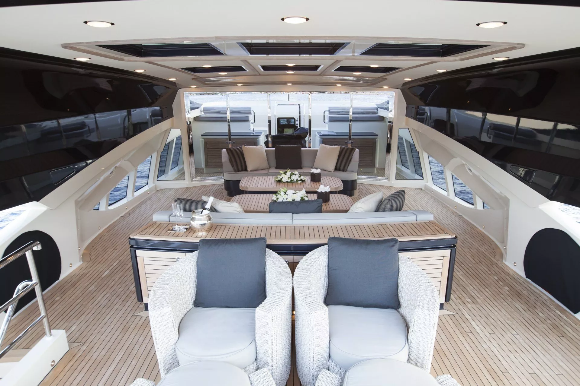 https://dev-api.arconyachts.com/storage/media/33066/conversions/IMG_2098-optimize.webp