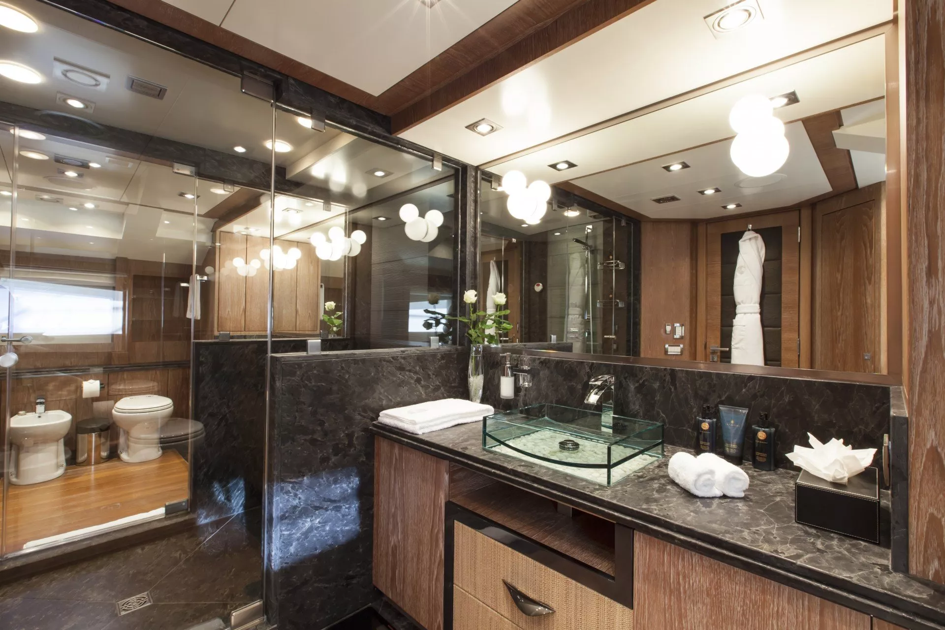 https://dev-api.arconyachts.com/storage/media/33067/conversions/IMG_1999-optimize.webp