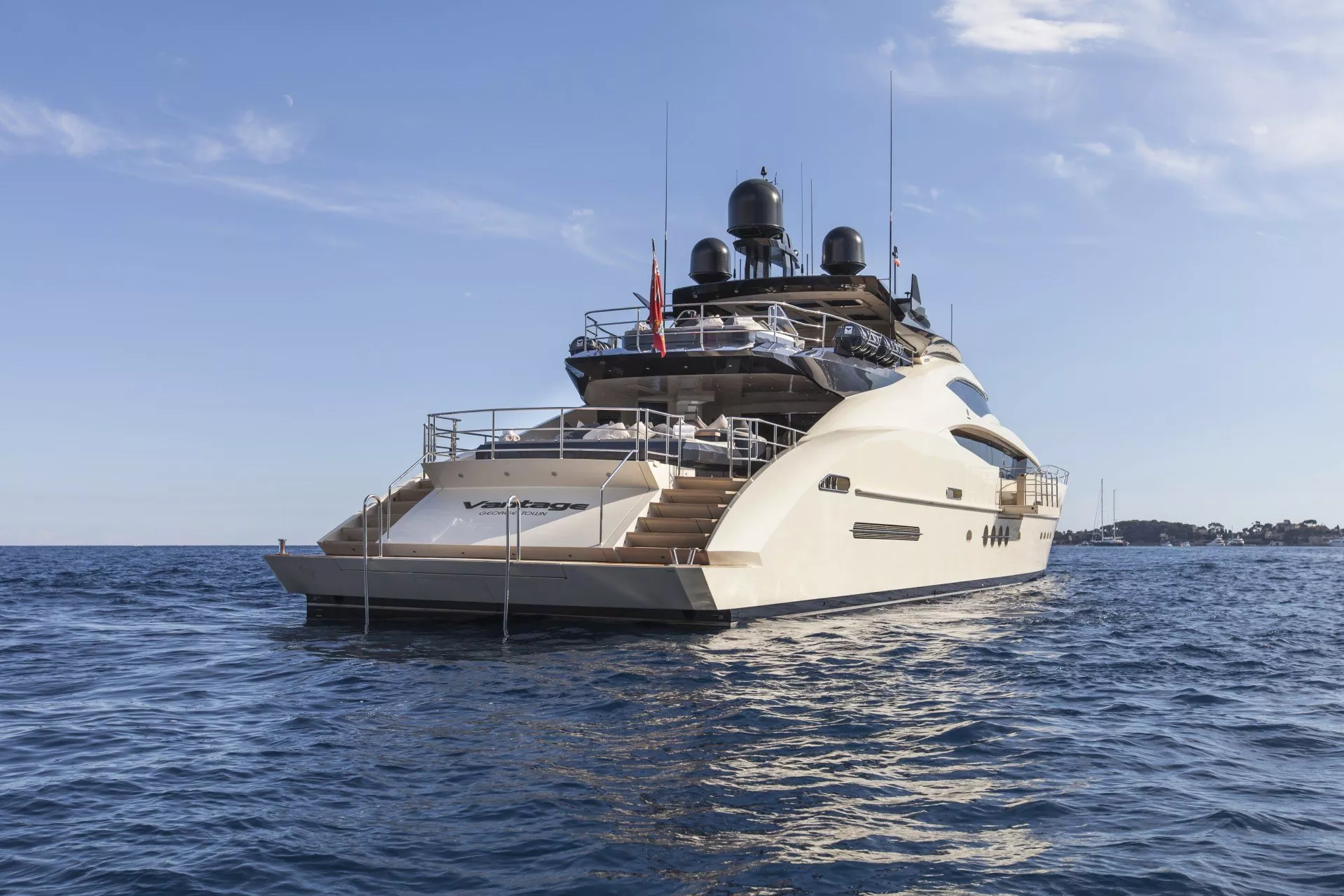 https://dev-api.arconyachts.com/storage/media/33070/conversions/IMG_1960-optimize.webp
