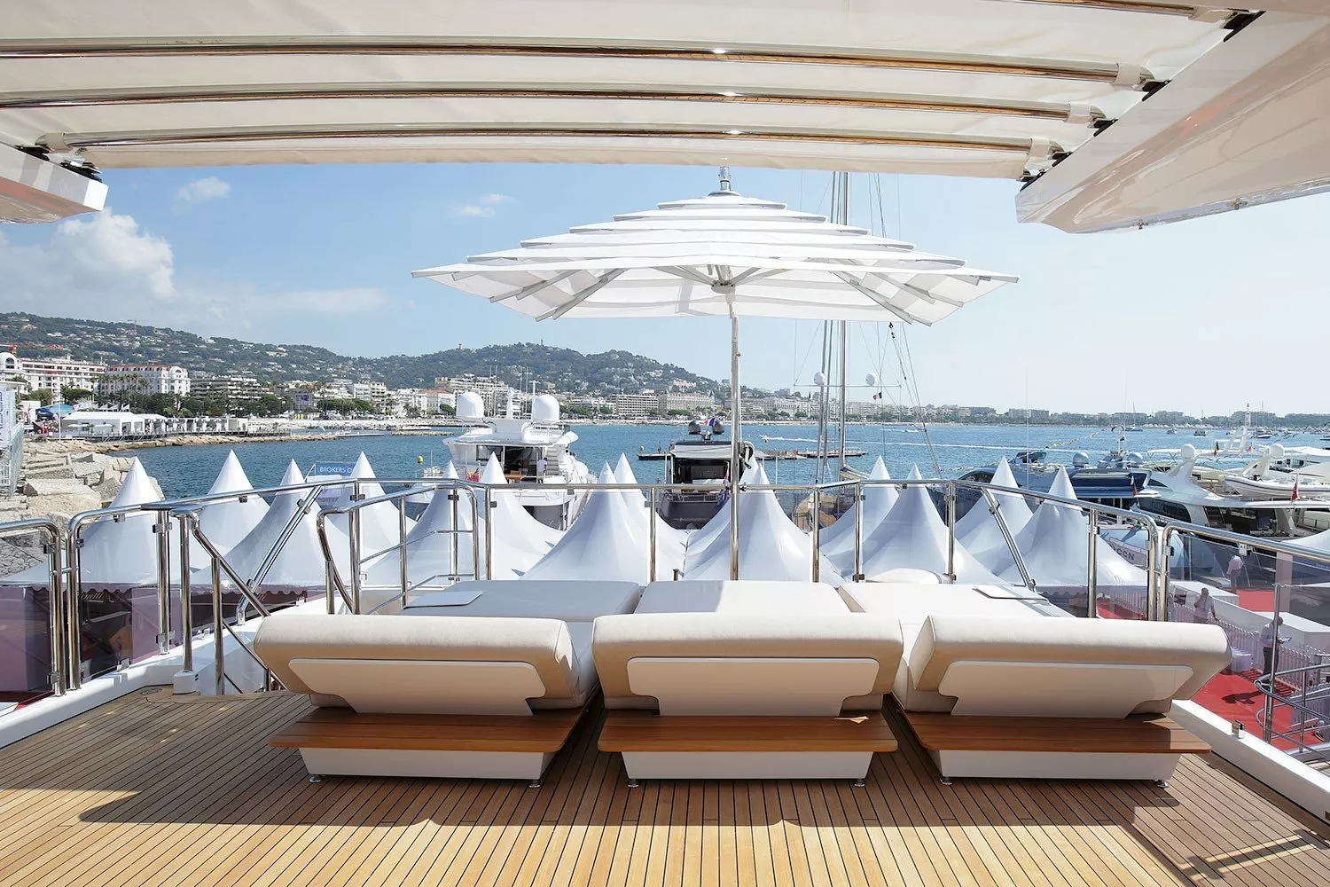 https://dev-api.arconyachts.com/storage/media/33551/conversions/943_4956101491-optimize.webp