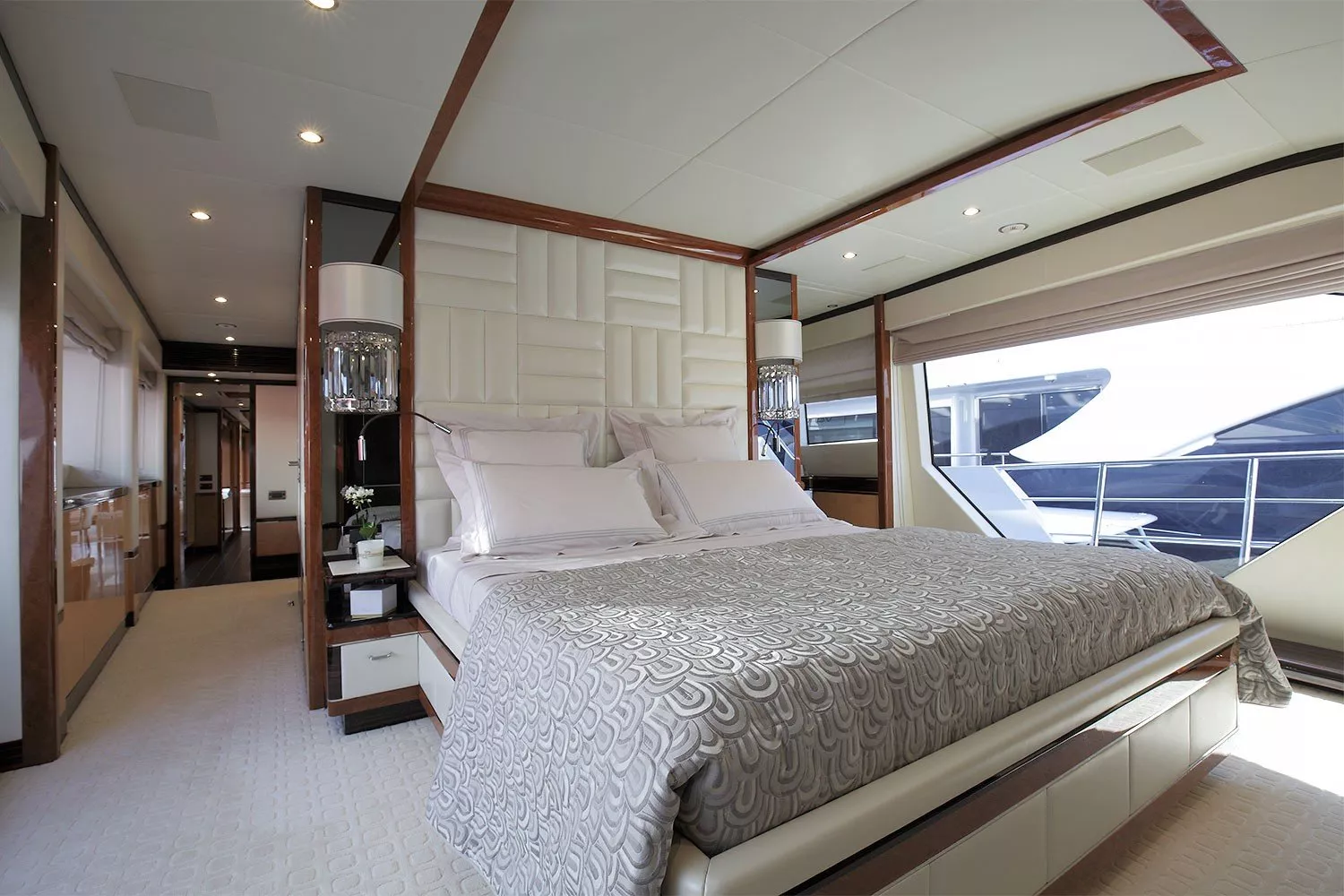 https://dev-api.arconyachts.com/storage/media/33553/conversions/943_2868021994-optimize.webp