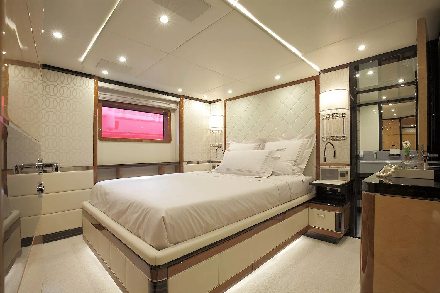 https://dev-api.arconyachts.com/storage/media/33555/conversions/943_4837245683-optimize.webp
