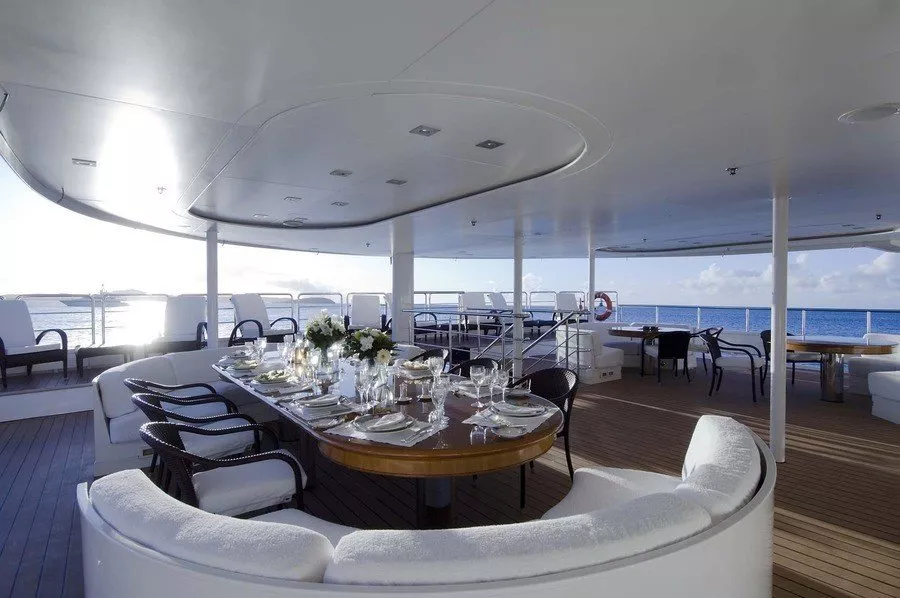 https://dev-api.arconyachts.com/storage/media/33724/conversions/935_5272449097-optimize.webp