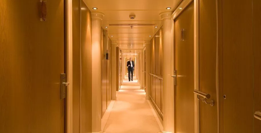 https://dev-api.arconyachts.com/storage/media/33728/conversions/935_4103461654-optimize.webp