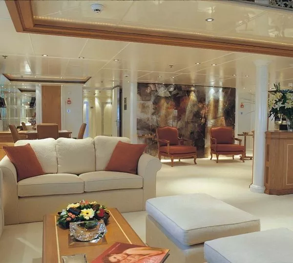 https://dev-api.arconyachts.com/storage/media/33736/conversions/935_0112987362-optimize.webp
