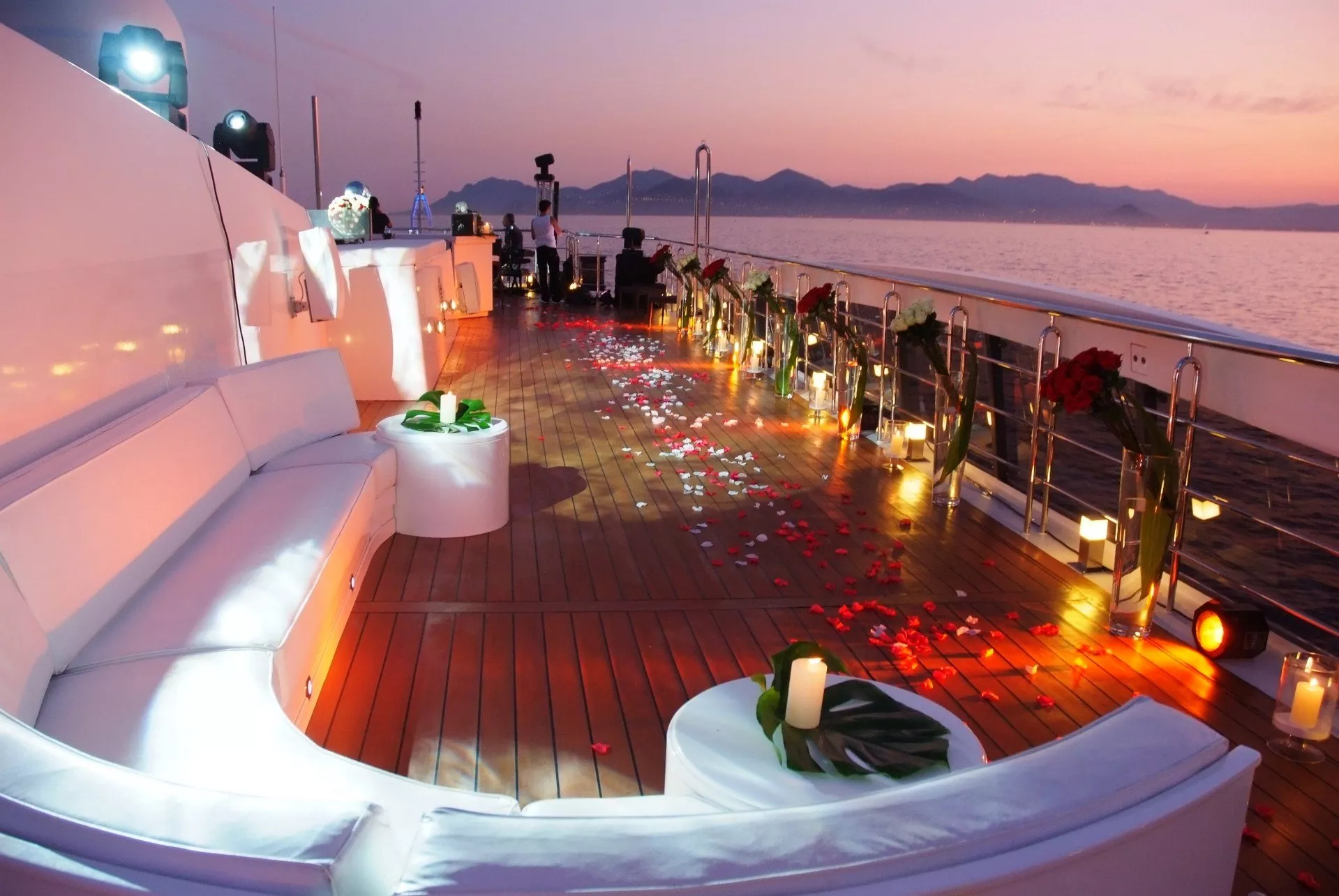 https://dev-api.arconyachts.com/storage/media/33737/conversions/935_6114648233-optimize.webp