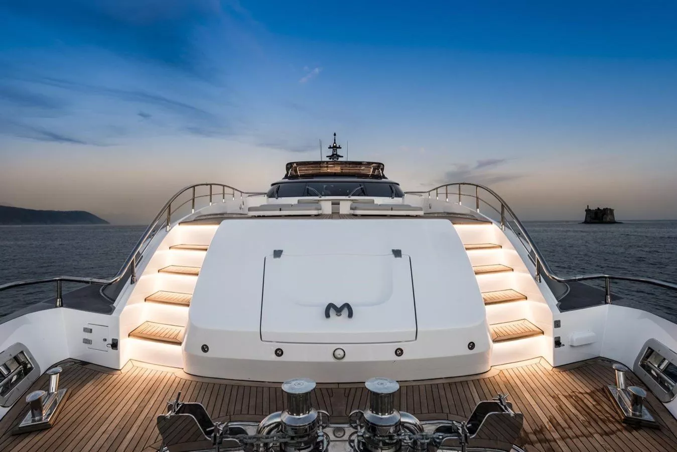 https://dev-api.arconyachts.com/storage/media/33819/conversions/931_6593631567-optimize.webp