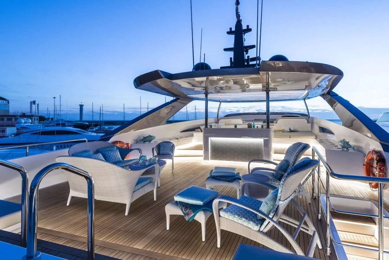 https://dev-api.arconyachts.com/storage/media/33822/conversions/931_3918799709-optimize.webp
