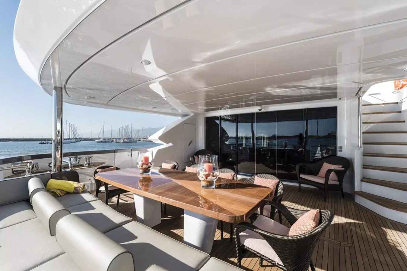 https://dev-api.arconyachts.com/storage/media/33831/conversions/931_9440415821-optimize.webp