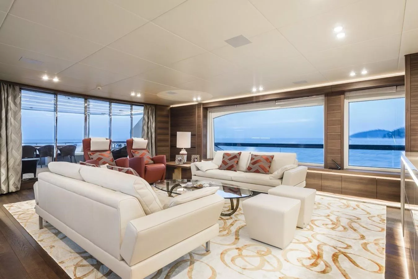 https://dev-api.arconyachts.com/storage/media/33833/conversions/931_1553985675-optimize.webp
