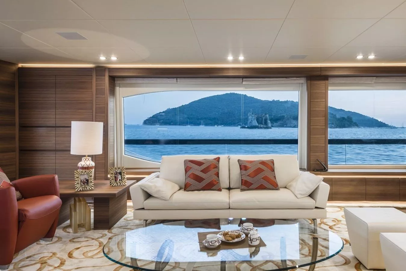 https://dev-api.arconyachts.com/storage/media/33835/conversions/931_5314116217-optimize.webp
