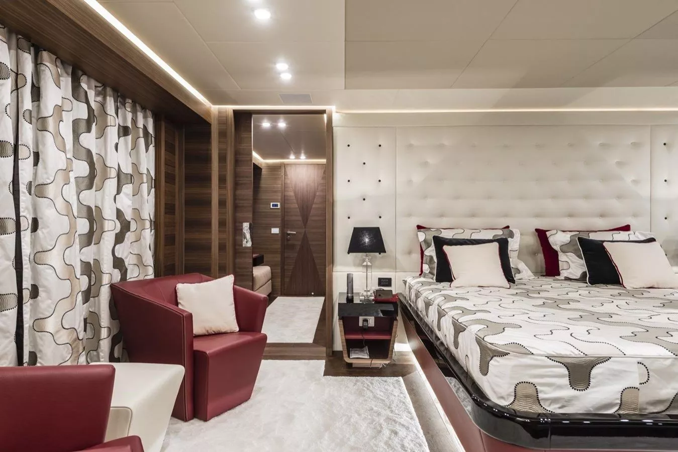 https://dev-api.arconyachts.com/storage/media/33837/conversions/931_4968970570-optimize.webp