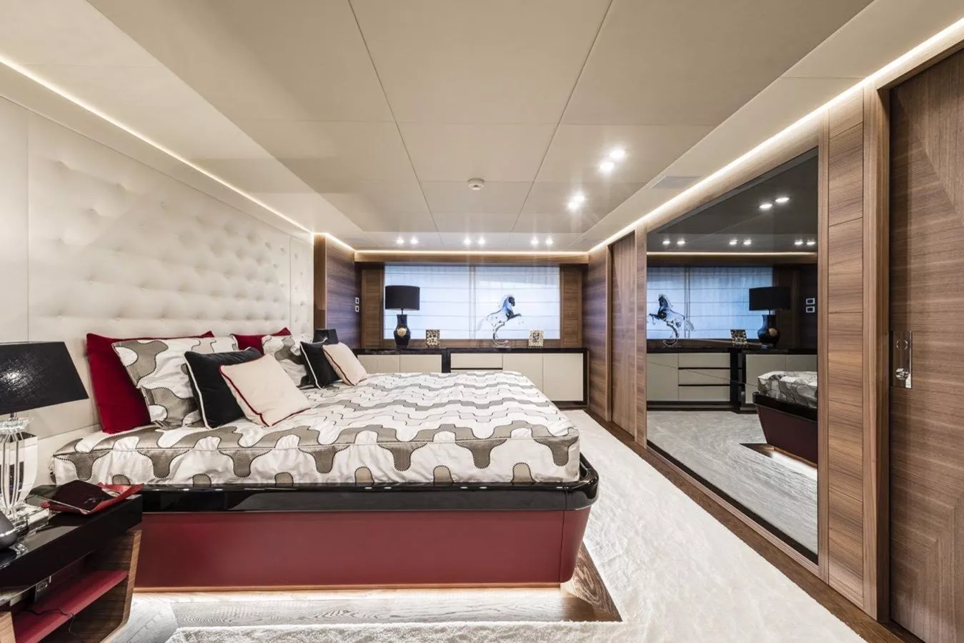 https://dev-api.arconyachts.com/storage/media/33838/conversions/931_9554057016-optimize.webp
