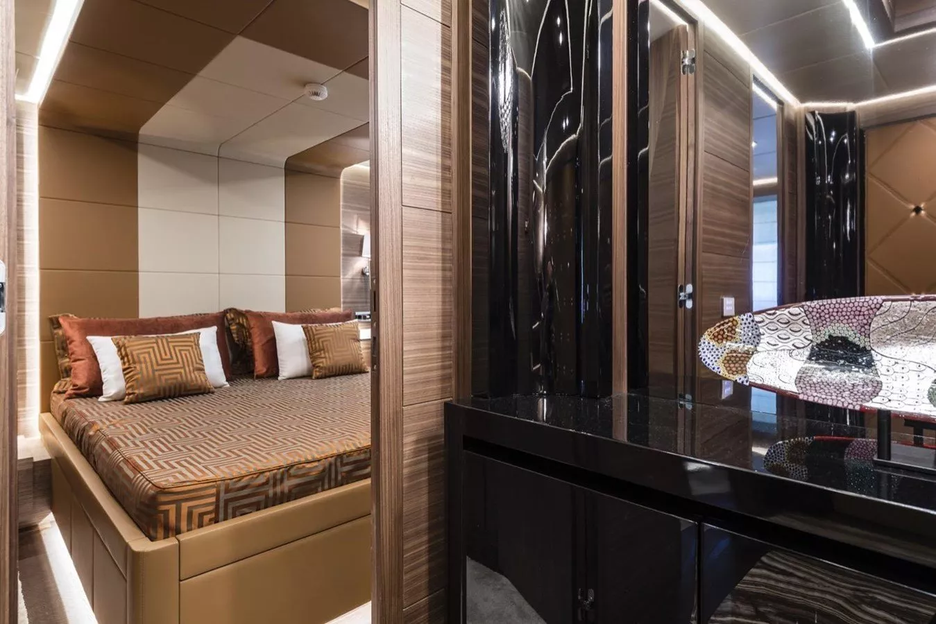 https://dev-api.arconyachts.com/storage/media/33841/conversions/931_8469269648-optimize.webp