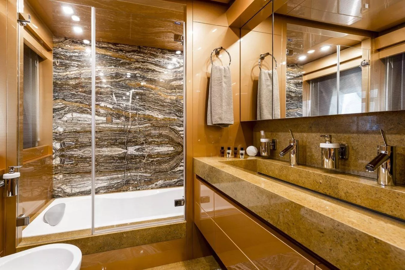 https://dev-api.arconyachts.com/storage/media/33846/conversions/931_5988754847-optimize.webp
