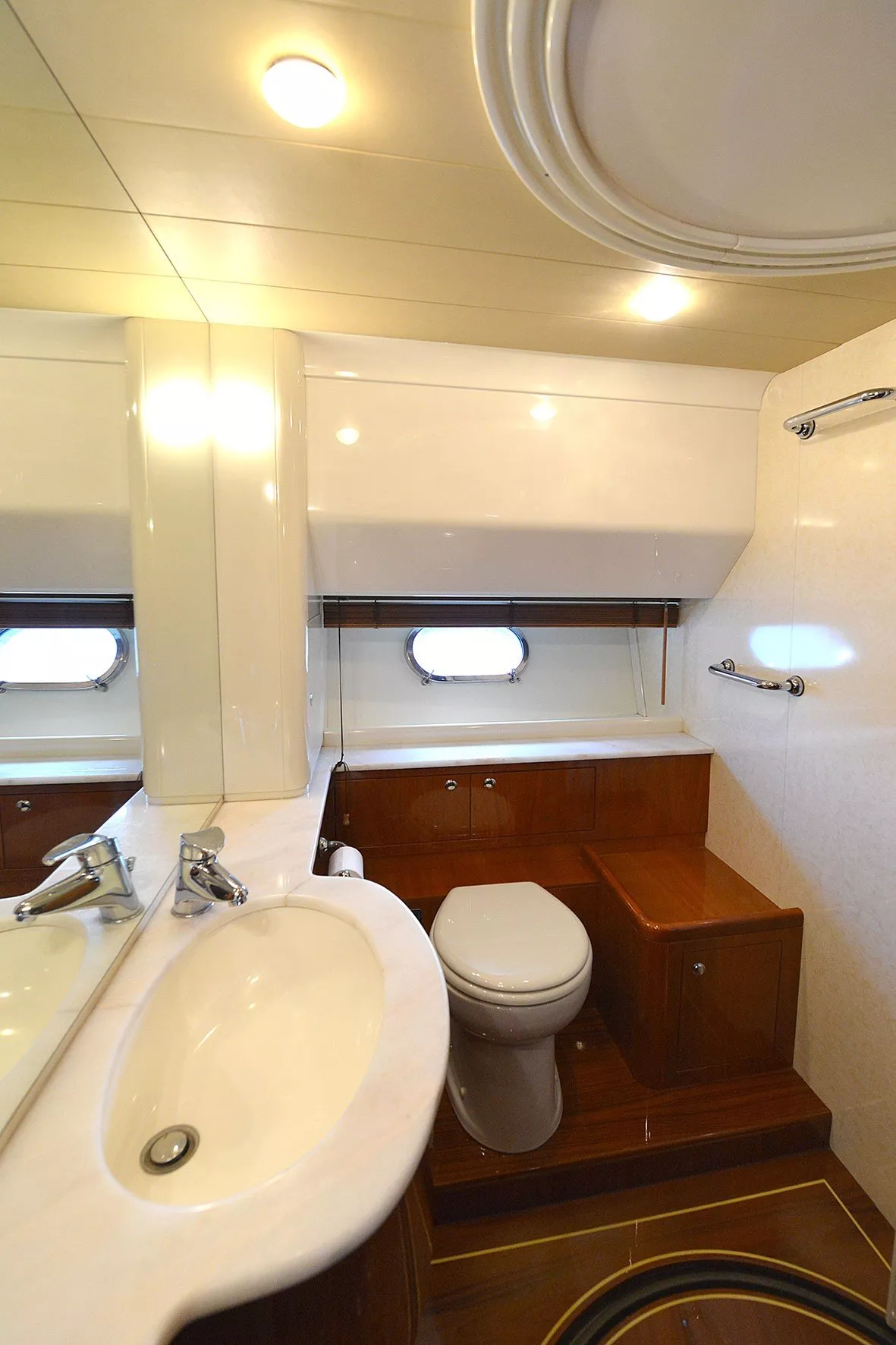 https://dev-api.arconyachts.com/storage/media/33945/conversions/822_8959630790-optimize.webp