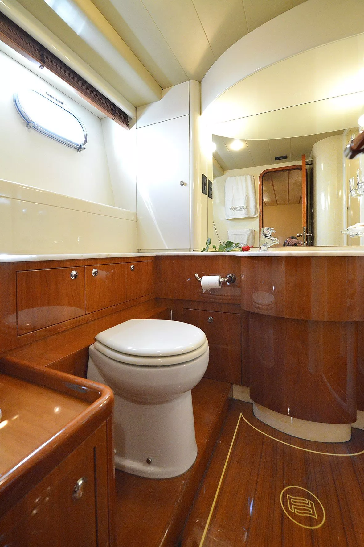 https://dev-api.arconyachts.com/storage/media/33946/conversions/822_5250220226-optimize.webp