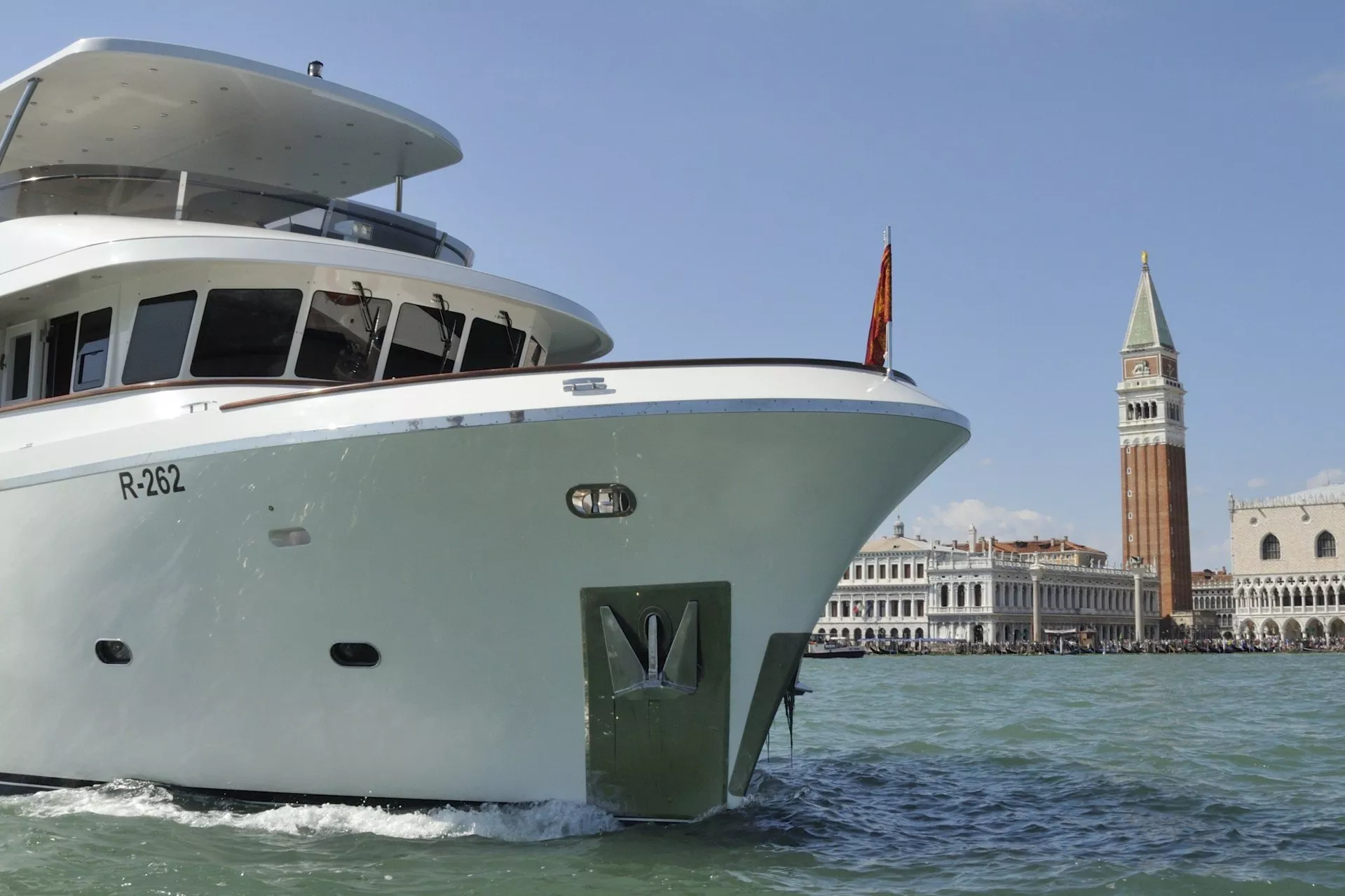 https://dev-api.arconyachts.com/storage/media/33954/conversions/751_9181711146-optimize.webp