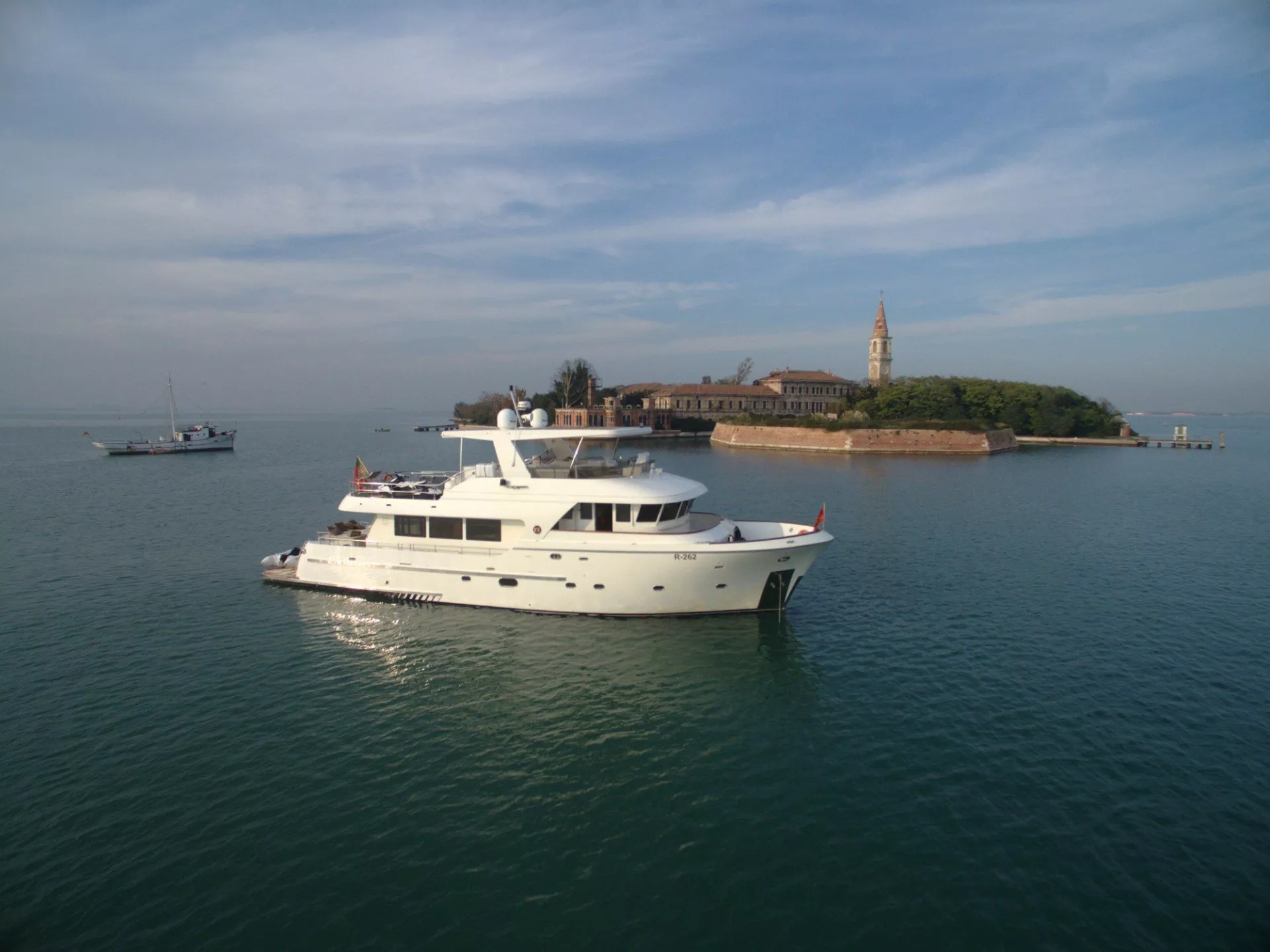 https://dev-api.arconyachts.com/storage/media/33962/conversions/751_6188220969-optimize.webp